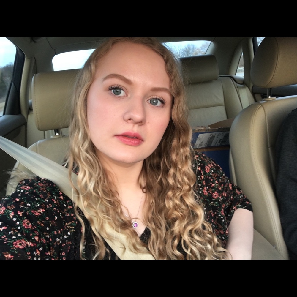 Meet your Posher, Elissa